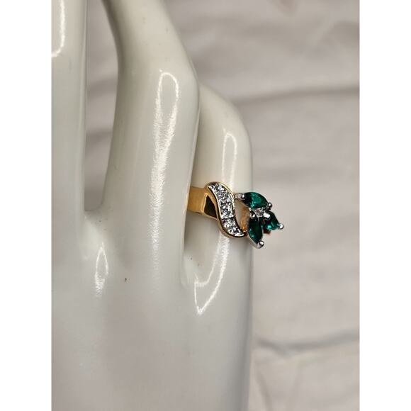 Gold-Plated Ring With Green & Clear Gemstones Size 5 - Picture 8 of 11